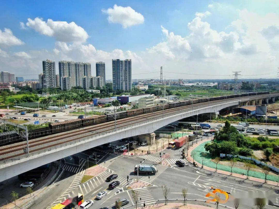 白云区与花都区的交界处,呈东西走向,西起神山大道,东至广花快速路