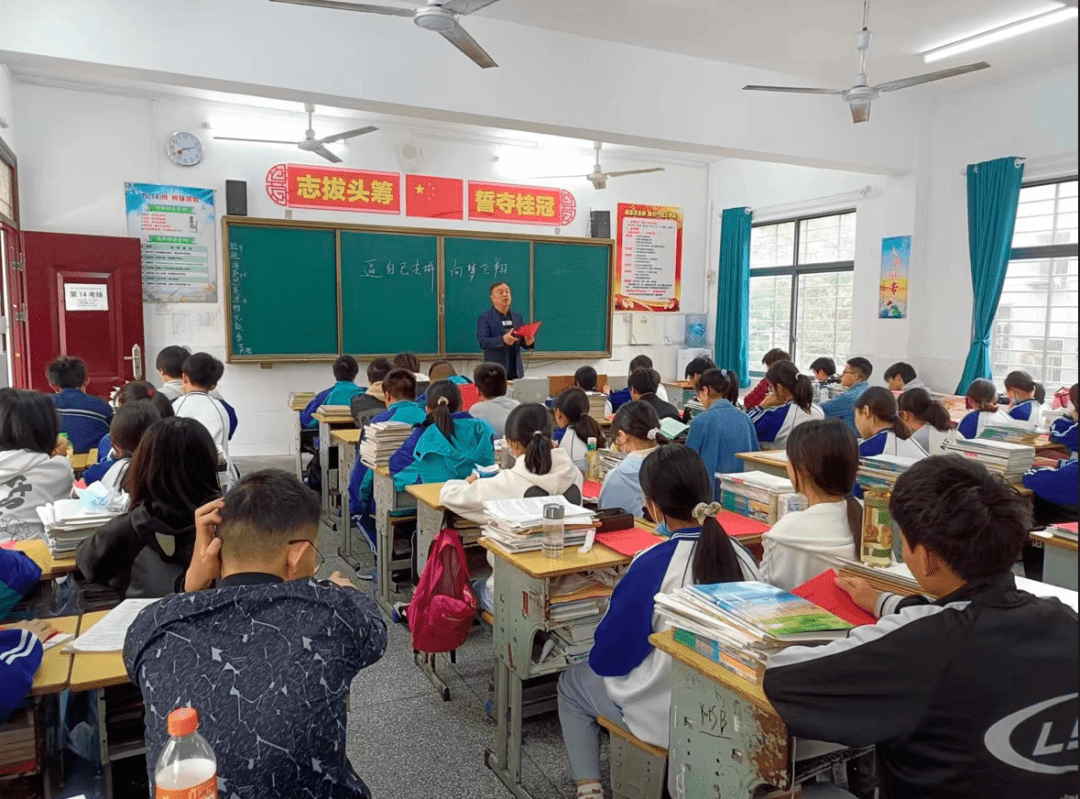 校长的"火车站"——记云梦县实验中学校长 张春红_火车头_成长_动车组