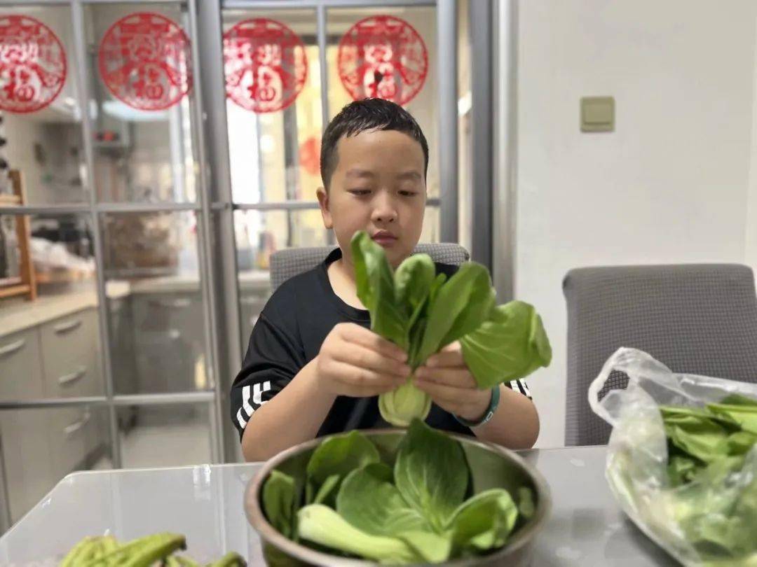 【经开五小|我行我秀】巧手帮厨