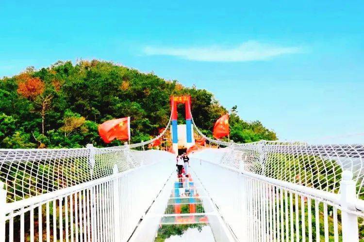 不必再远赴张家界体验玻璃桥越王山-广东首家7d玻璃天桥心也平静了