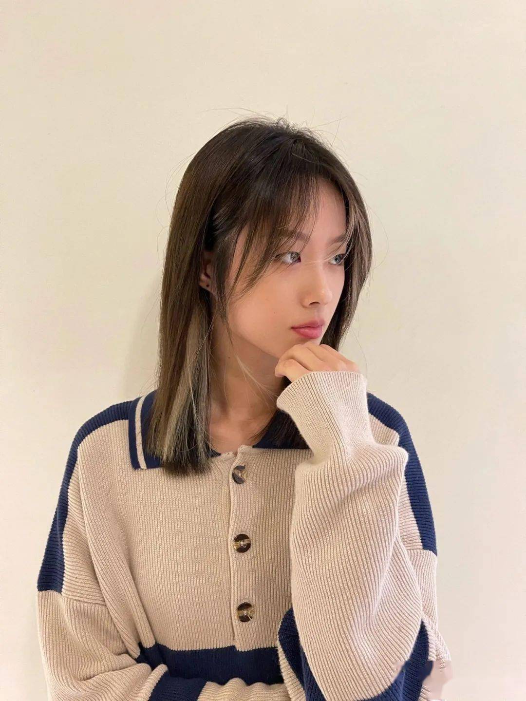 " 挂耳染锁骨发 ",又a又甜又时尚._发型_中国_人类