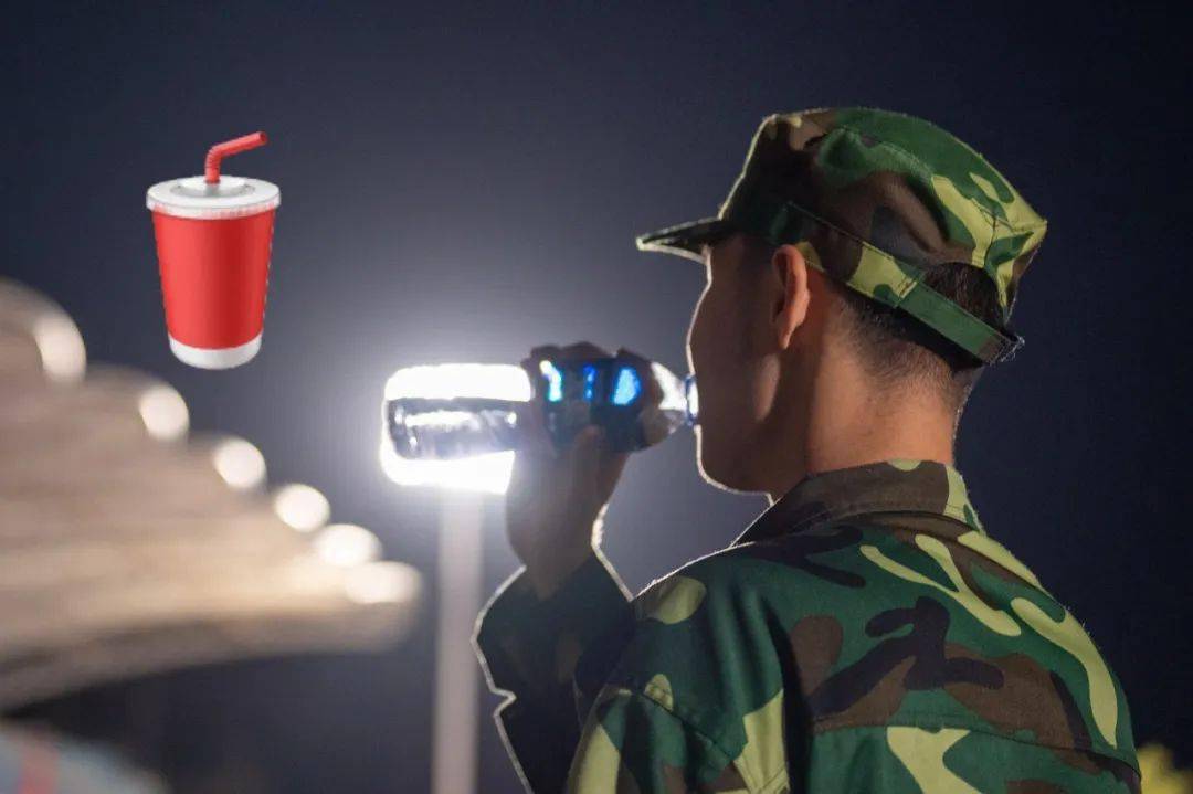 快来这里领取你的军训emoji!_校园_舞台_心灵