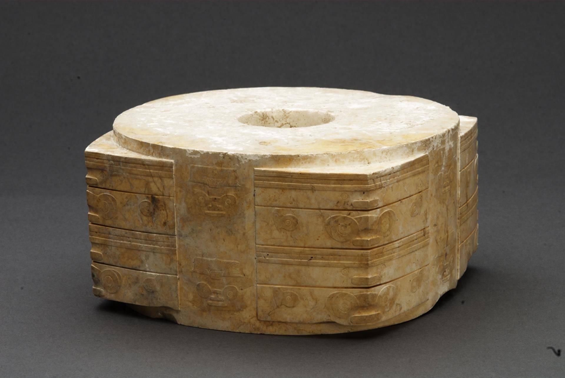 我们采访到了一位5000多岁的神秘嘉宾_良渚文化_玉琮王_玉器