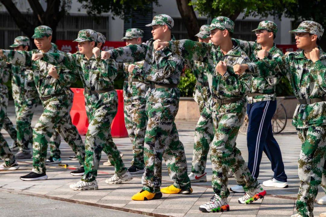 军训风采(花都校区)|飒爽英姿,绽放迷彩青春_下雨天_收获_骄阳