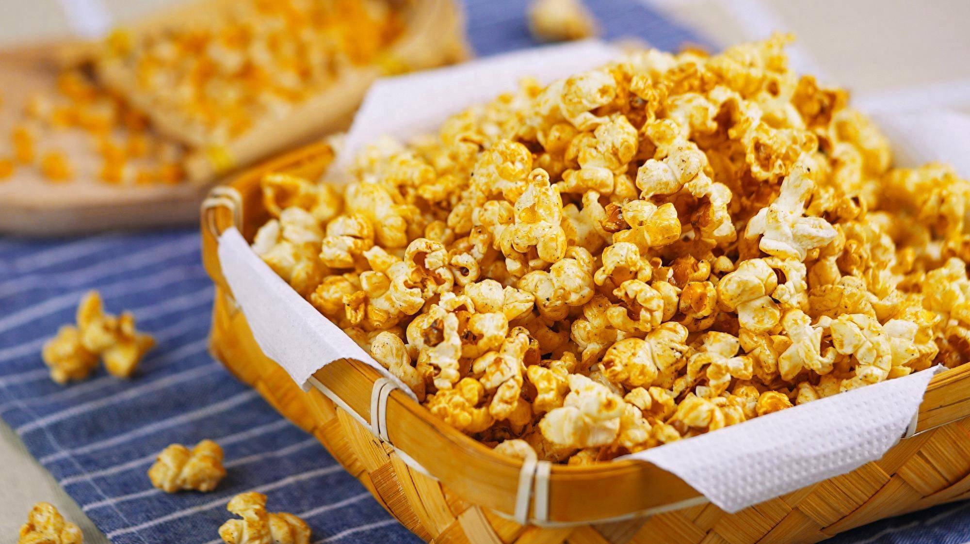 第一是某些零食:各种糖类,甜点,爆米花,果干果脯,雪糕等.