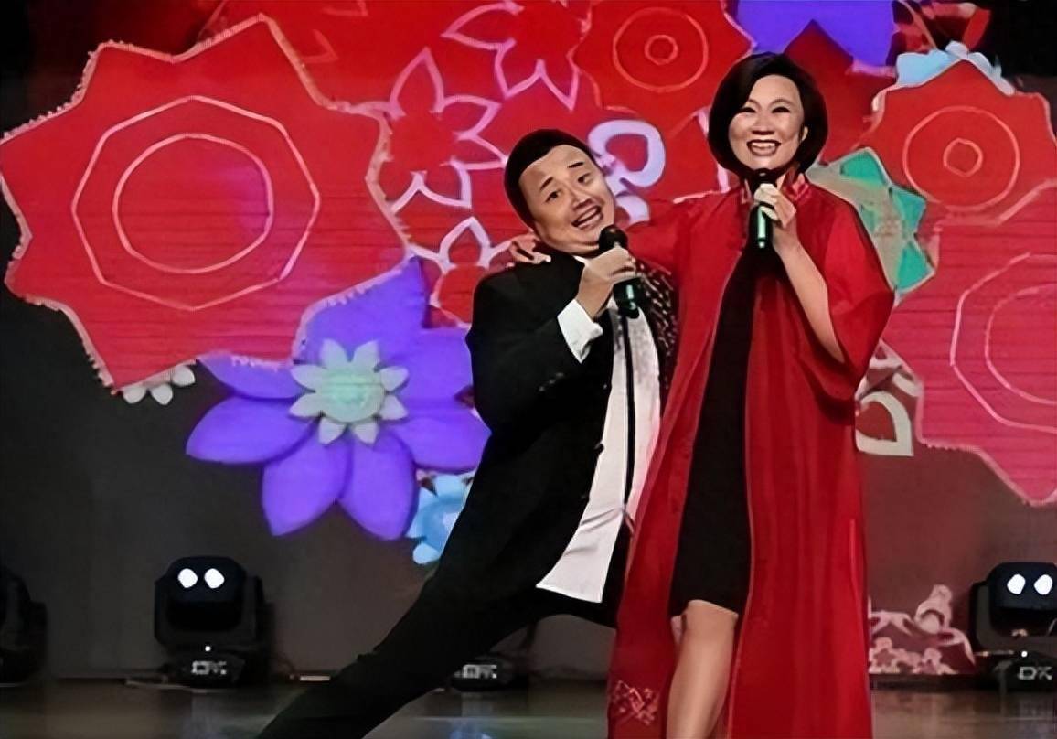 的御用妻子,不贪名利爱教书,如今在211大学任副教授_赵海燕_表演_小品