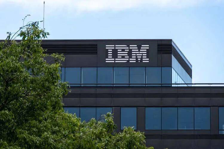 搭载人工智能顺风的ibm,价值可能被低估了?_数据_市场_领域