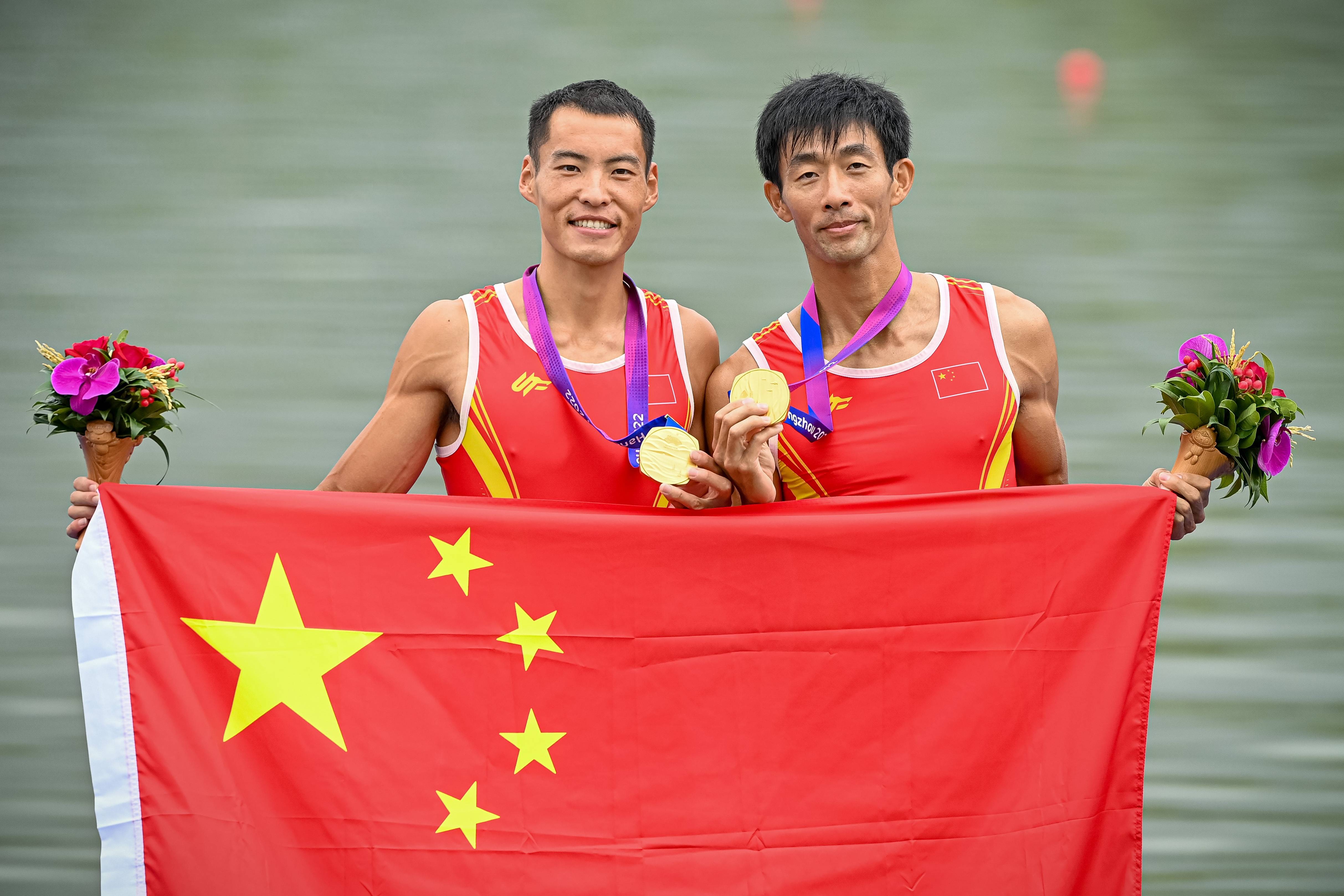 (杭州亚运会)赛艇——范俊杰/孙满夺得男子轻量级双人双桨冠军_新华社