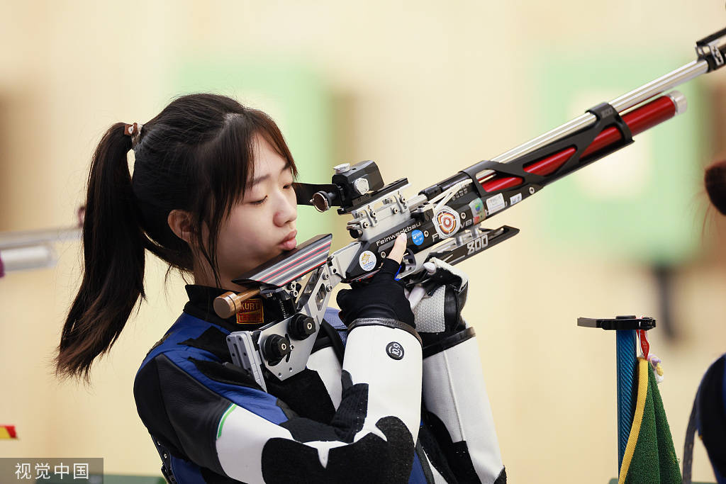 17岁的冠军!黄雨婷拿下射击女子10米气步枪金牌_韩佳予_决赛_王芝琳