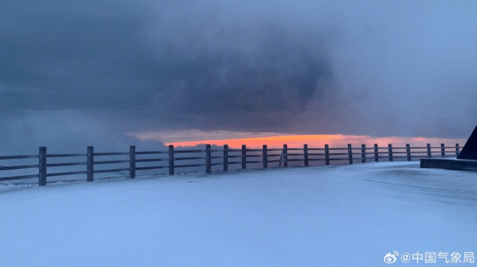 吉林省此地昨天“秋季飘雪”!积雪2厘米_长白山_天气_风景画