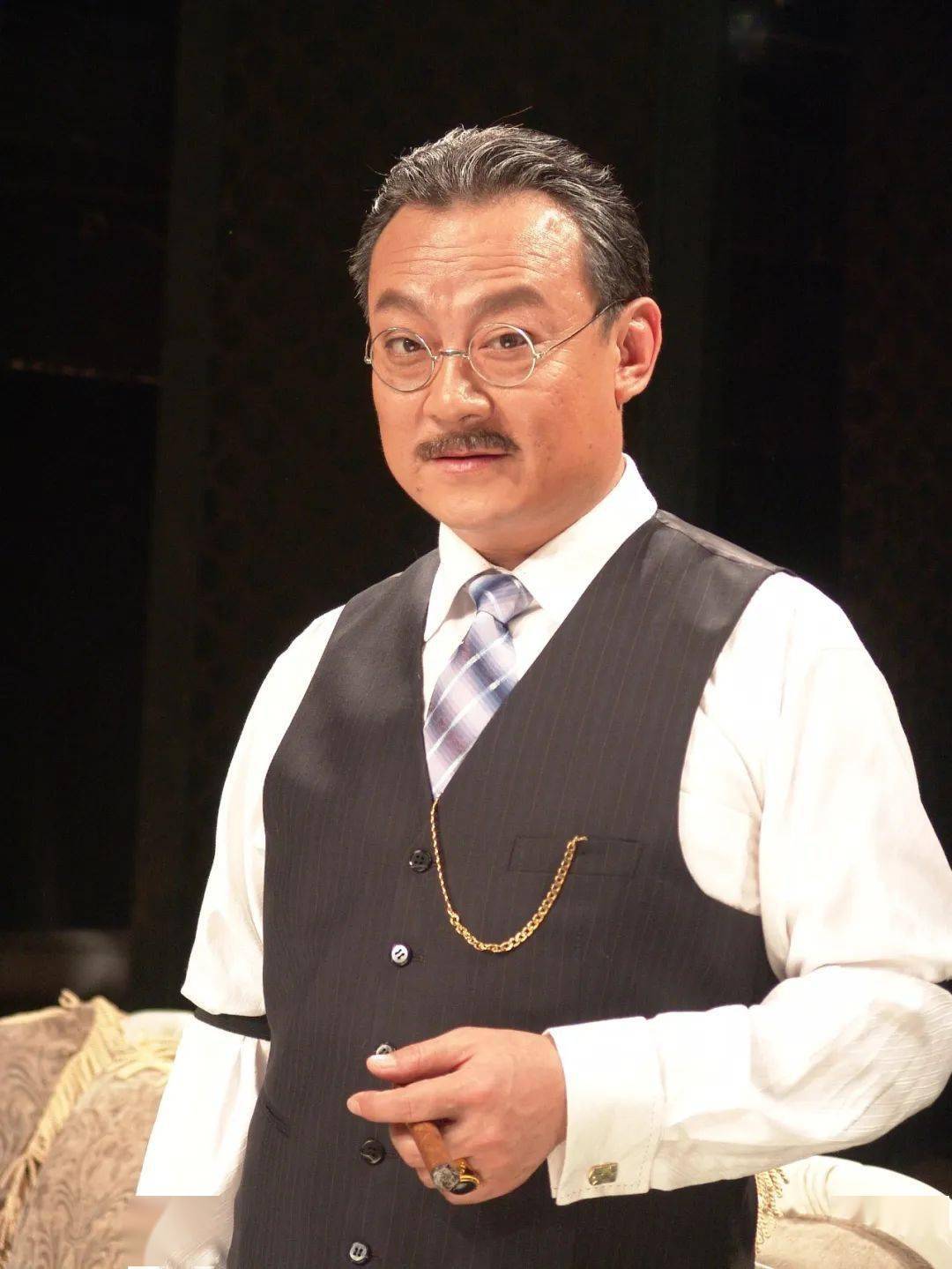 王世文 饰 潘月亭刘景范 饰 王福升彭义程 饰 李石清程诚 饰 张乔治尤