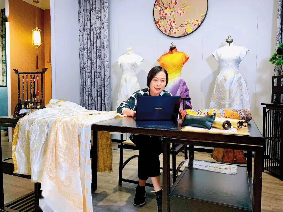 "淡妆浓抹总相宜",西子女性为亚运"着色"_杭州_中国_庭院