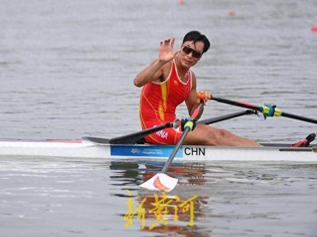 张亮夺得杭州亚运会赛艇男子单人双桨金牌_郭尧_刘丹_决赛