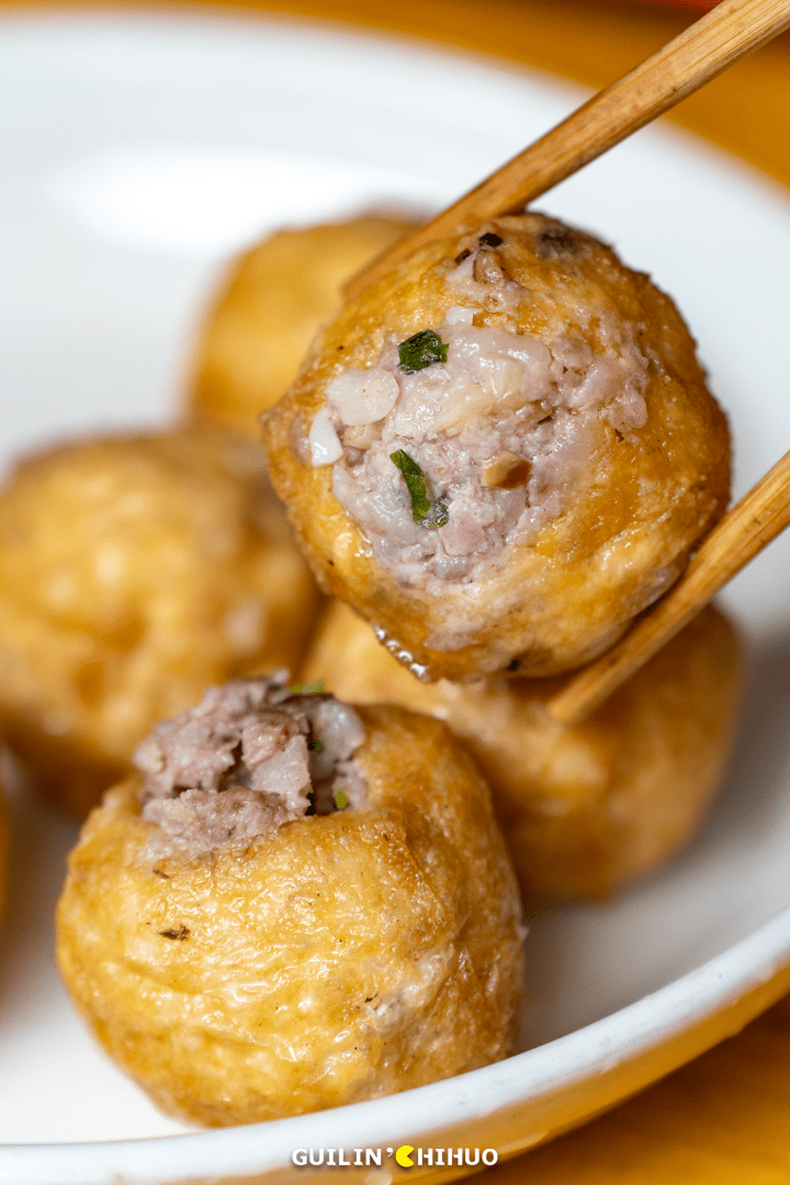 圆子里是满满当当的猪肉沫,其中包含着九屋人对美食的讲究,和对故土那