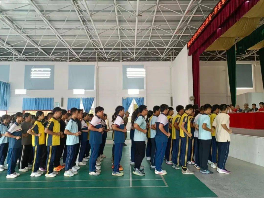 蕉岭县华侨中学2023级高一新生军训会操展示暨表彰大会_生活_青春