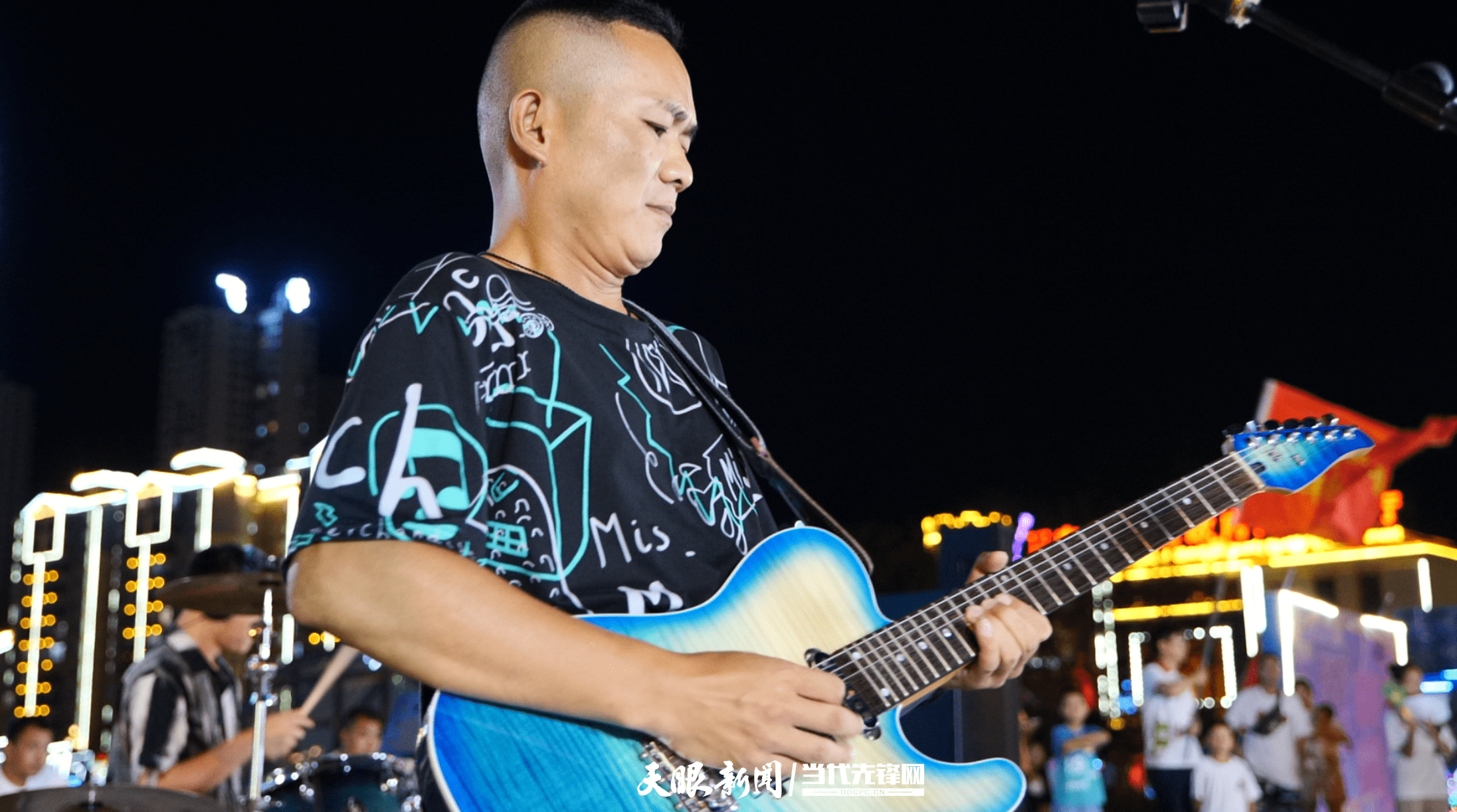 依托吉他产业,正安县成功推出音乐剧《吉它·吉他》,电视剧《吉他兄弟