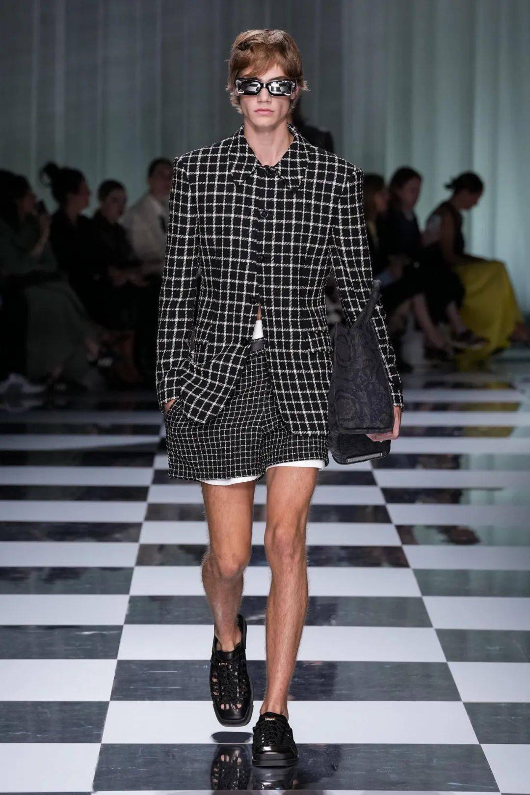 秀场| versace 2024 春季成衣时装秀