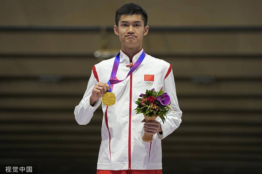 上午资格赛也是团体比赛,盛李豪和中国队拿到铜牌;决