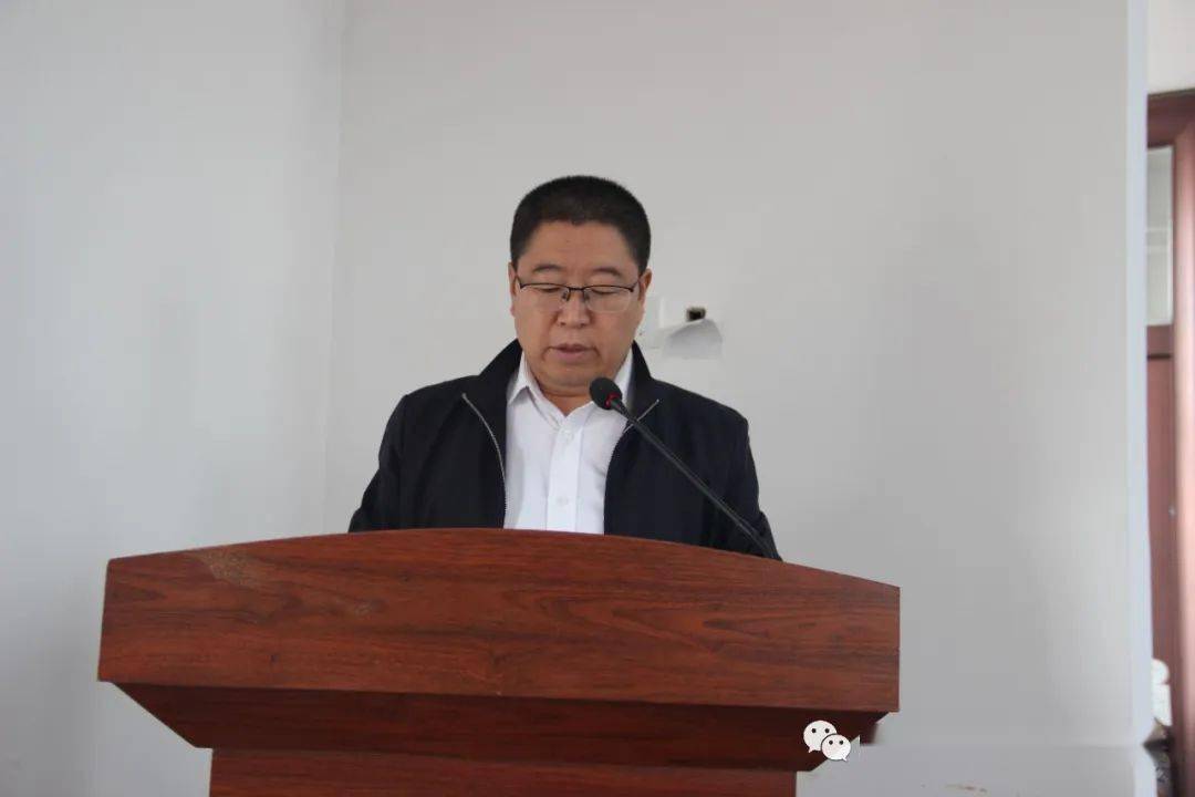 揭牌仪式上,县市场监管局党委书记,局长梁繁荣宣读了《洛川县开展质量