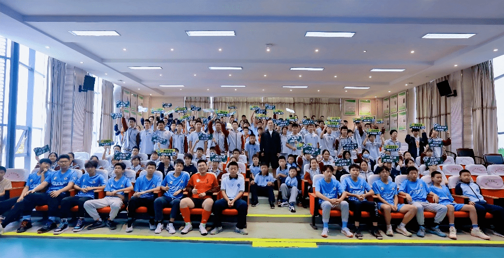 丹徒特色足球教学中来携手江苏茉莉与宜城小学,宜城中学深度合作将