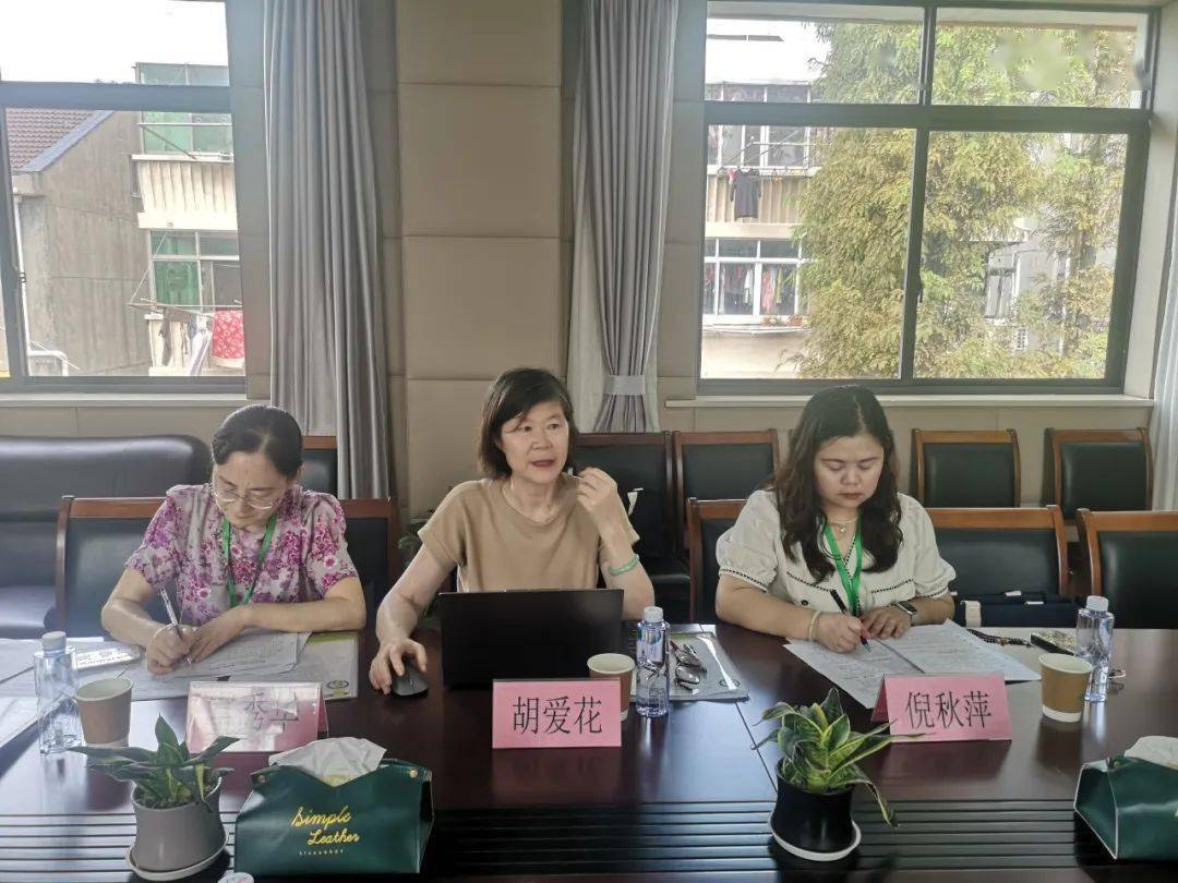 挂牌督导接下来,大家集中教工之家,听取校长孙卫红对学校本学期工作