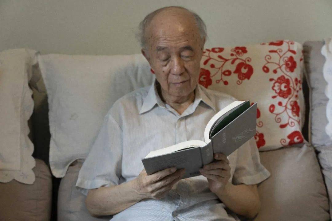 《蓝英年随笔》:对一个时代的追问_先生_文章_历史