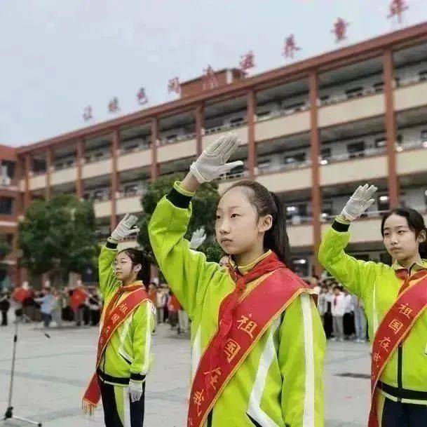 温县城内小学的孩子们这样向祖国"告白"_送祝福_五星红旗_国旗