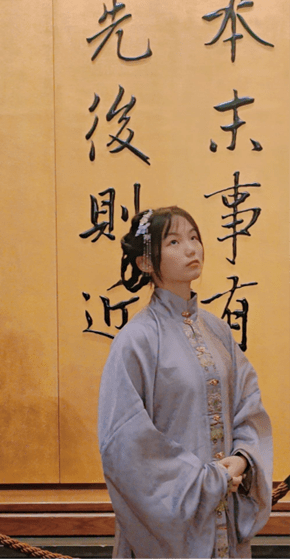 个人简历王绪彤 女,共青团员,2021级化学(师范)三班,大二学年平均