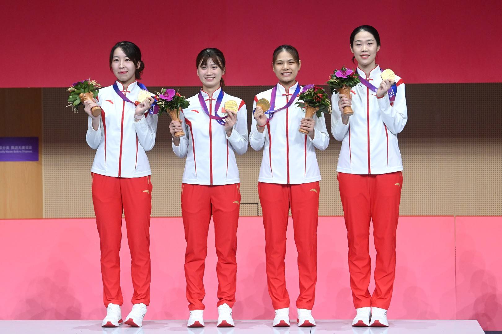 江苏健儿王雨婷助力中国队亚运会女子花剑团体夺金_韩国队_金牌_决赛