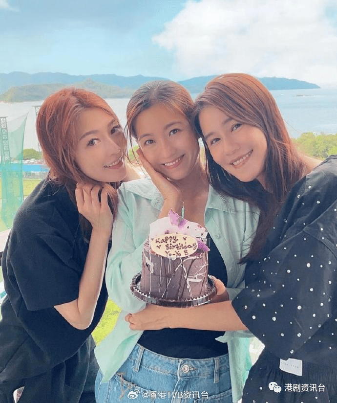 陈自瑶获黄翠如与连诗雅补祝生日!