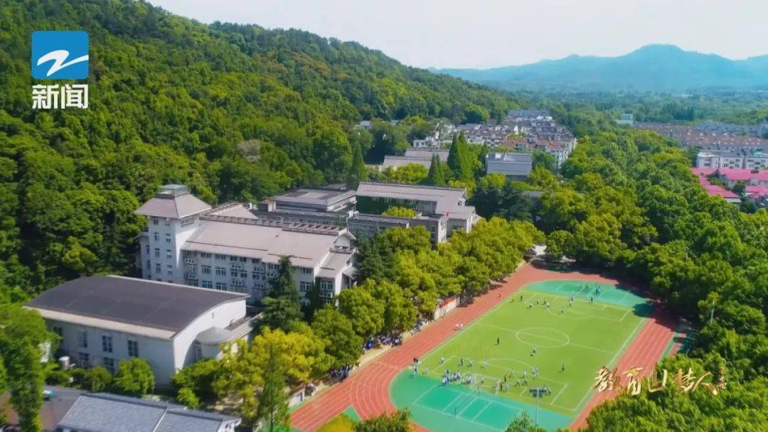 大学附属中学副校长何黎明如何奔跑在育人道路上