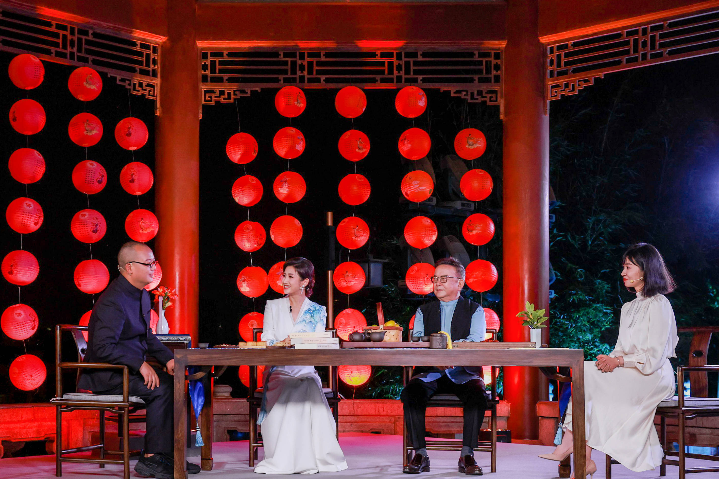 2200万网友观看,这场中秋登楼夜晚会助推新一轮"唐诗热"_今人_叶丹