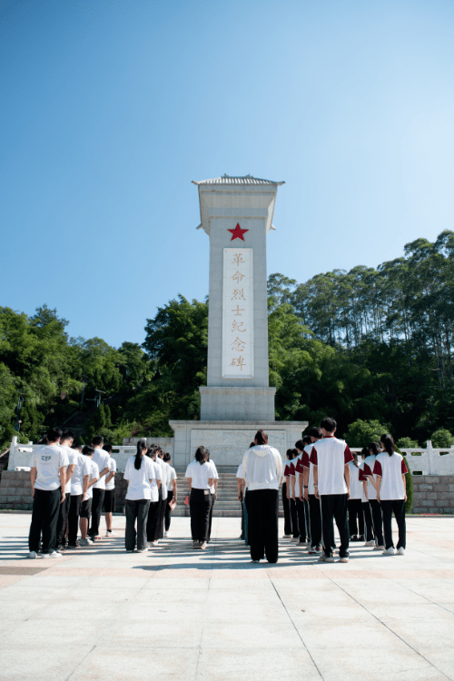 沾益玉林山烈士纪念园图片