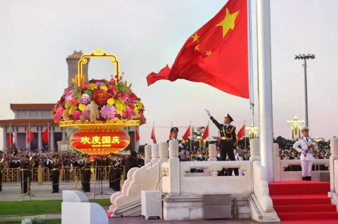 来百度app畅享高清图片74载砥砺奋进,74载勇毅前行.