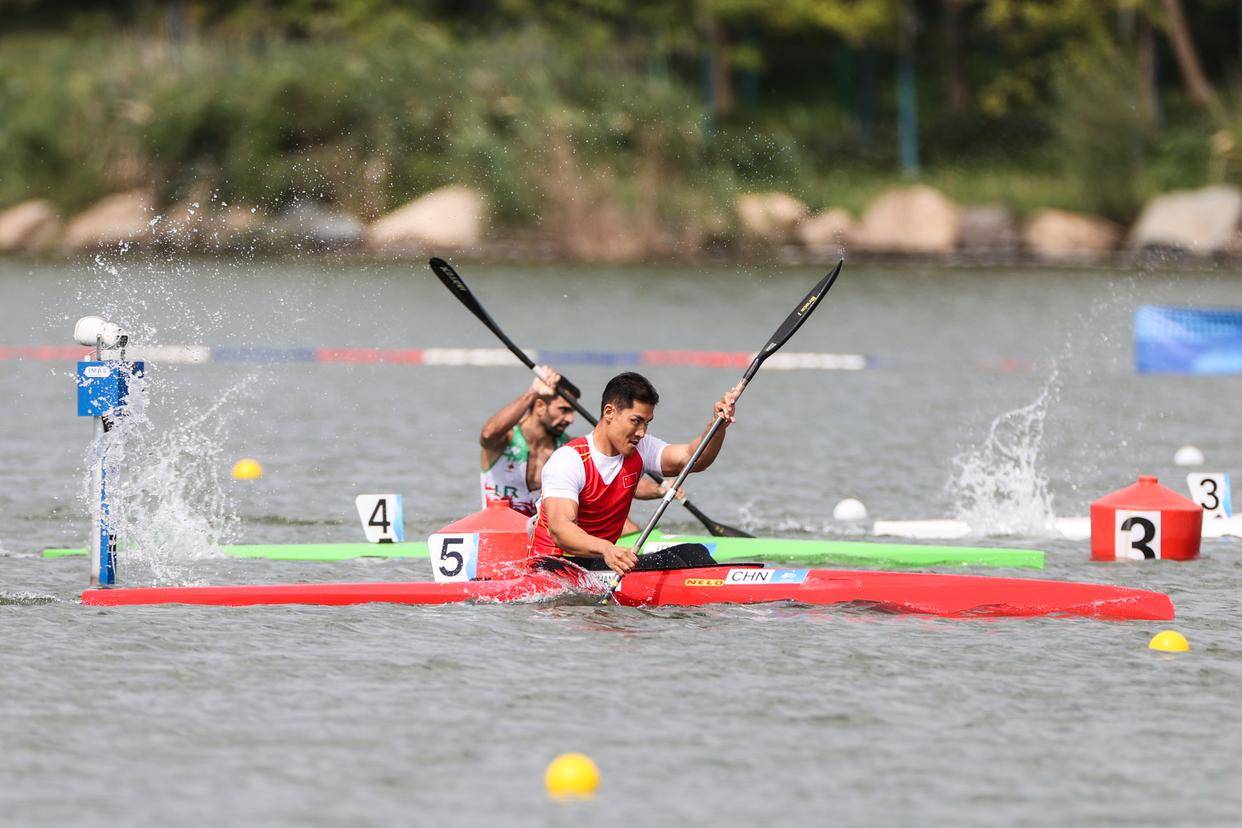 皮划艇静水——张冬夺得男子1000米单人皮艇冠军(2)_选手_单宇琦_新华