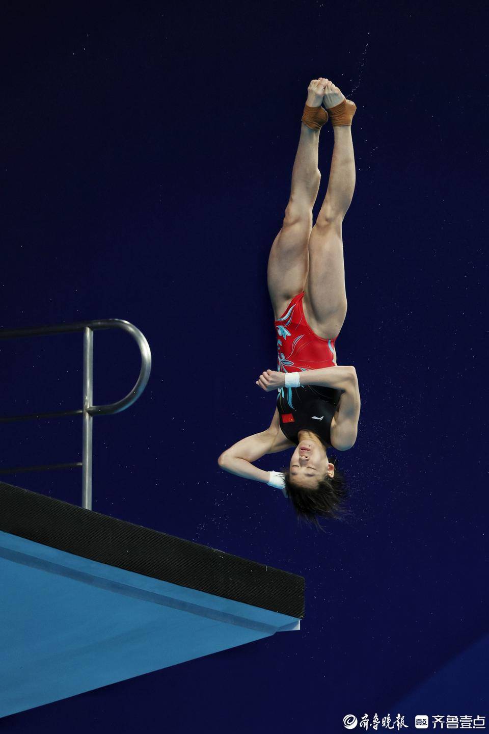 全红婵夺得杭州亚运会跳水女子10米台金牌_决赛_裁判_王鑫
