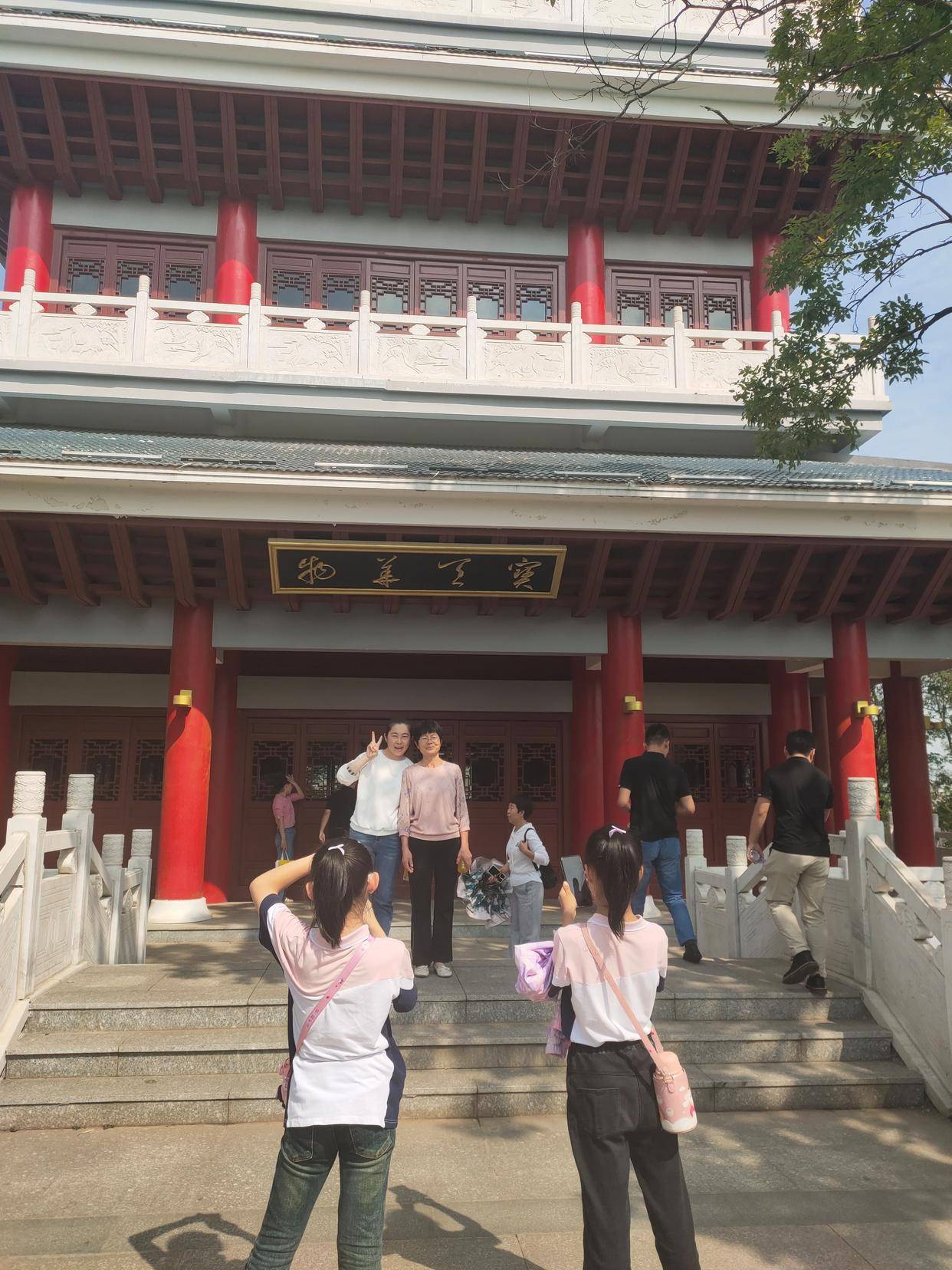 国庆见闻:粉黛乱子草让枣庄龟山公园成了打卡地_市民_薛城区_游人如织