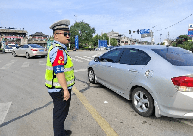 东平交警图片