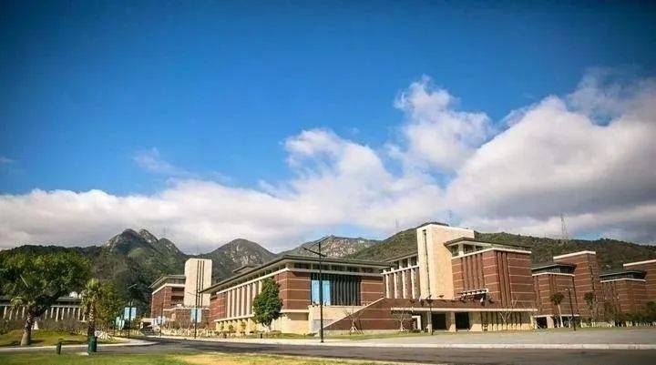 录取分数线最低的军校是哪所_中外合办大学特点_中外合办大学如何选择