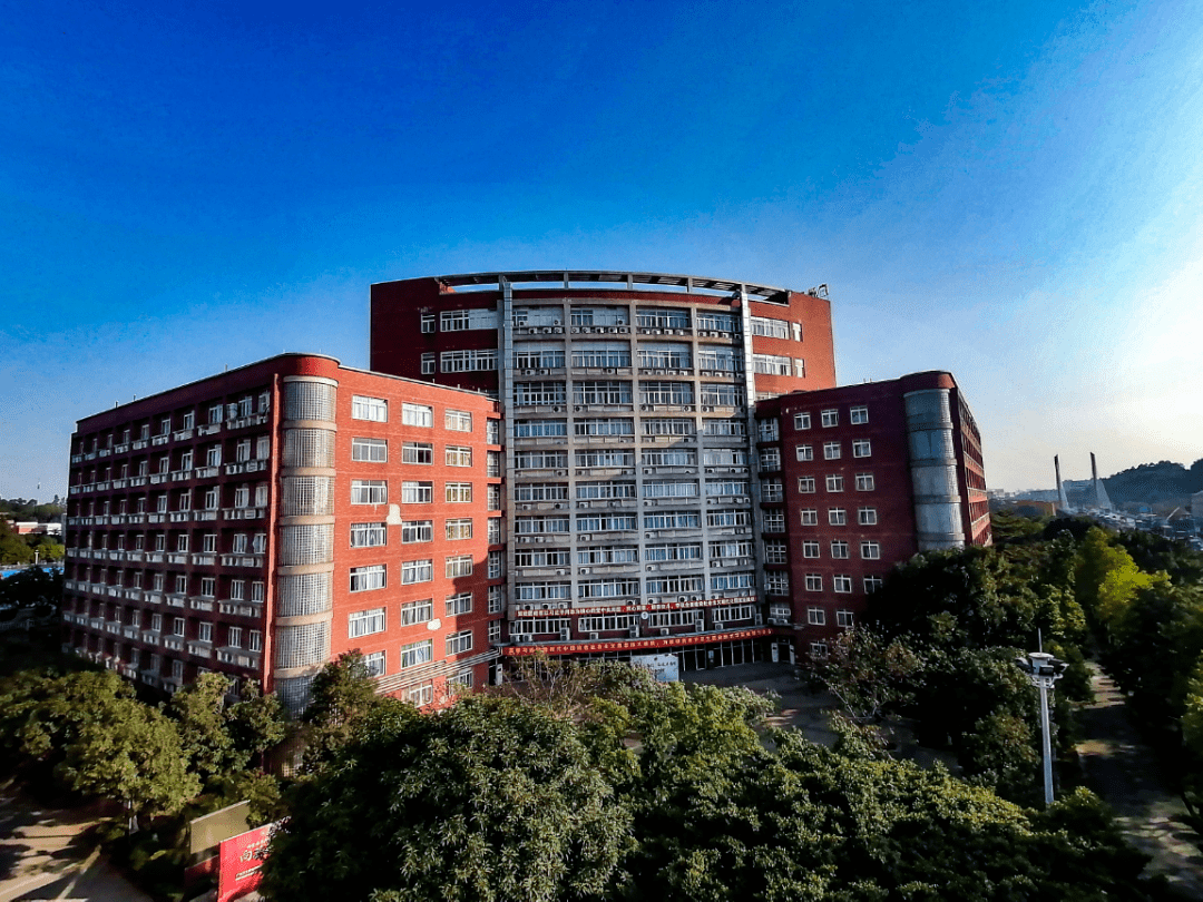 择校菌推出【走进大学序列专题推文】—【广州卫生职业技术学院】