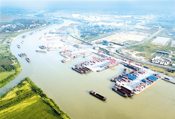 周口中心港:秋日码头船运忙_沈湛_航线_集装箱