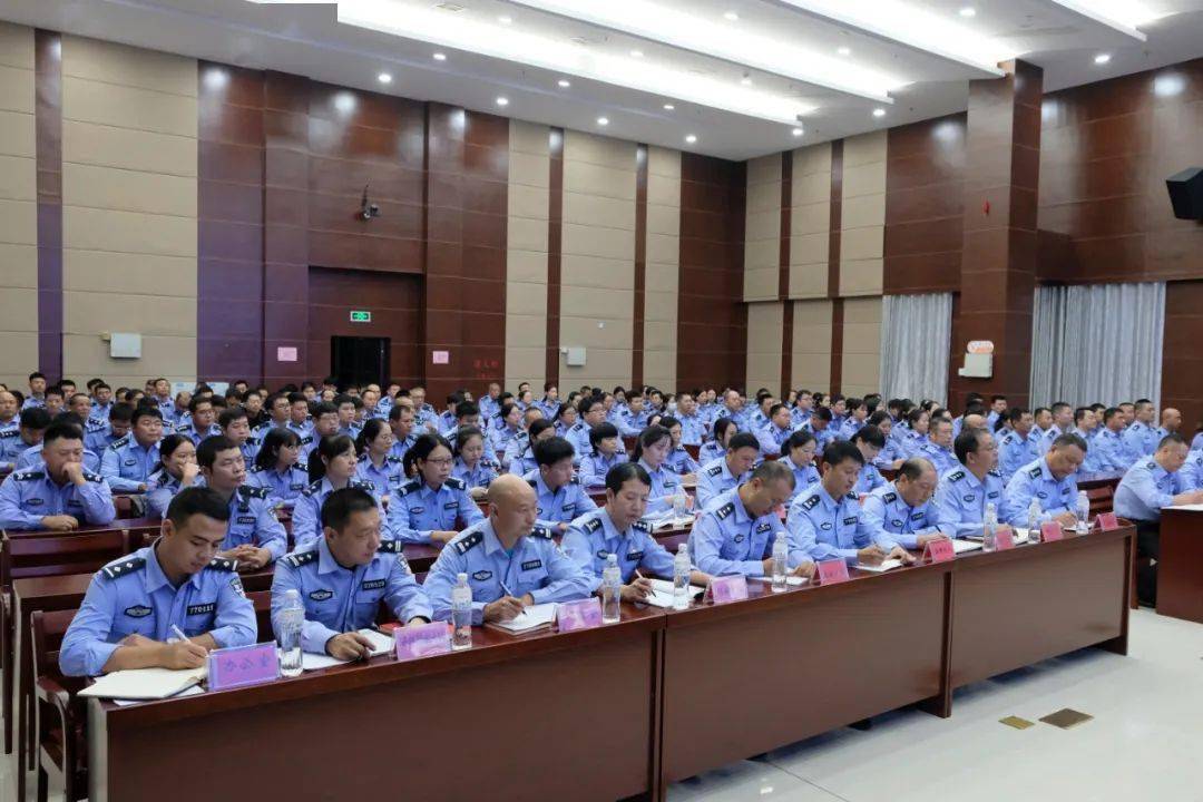 10月8日晚,松溪县公安局召开辅警管理工作会议.