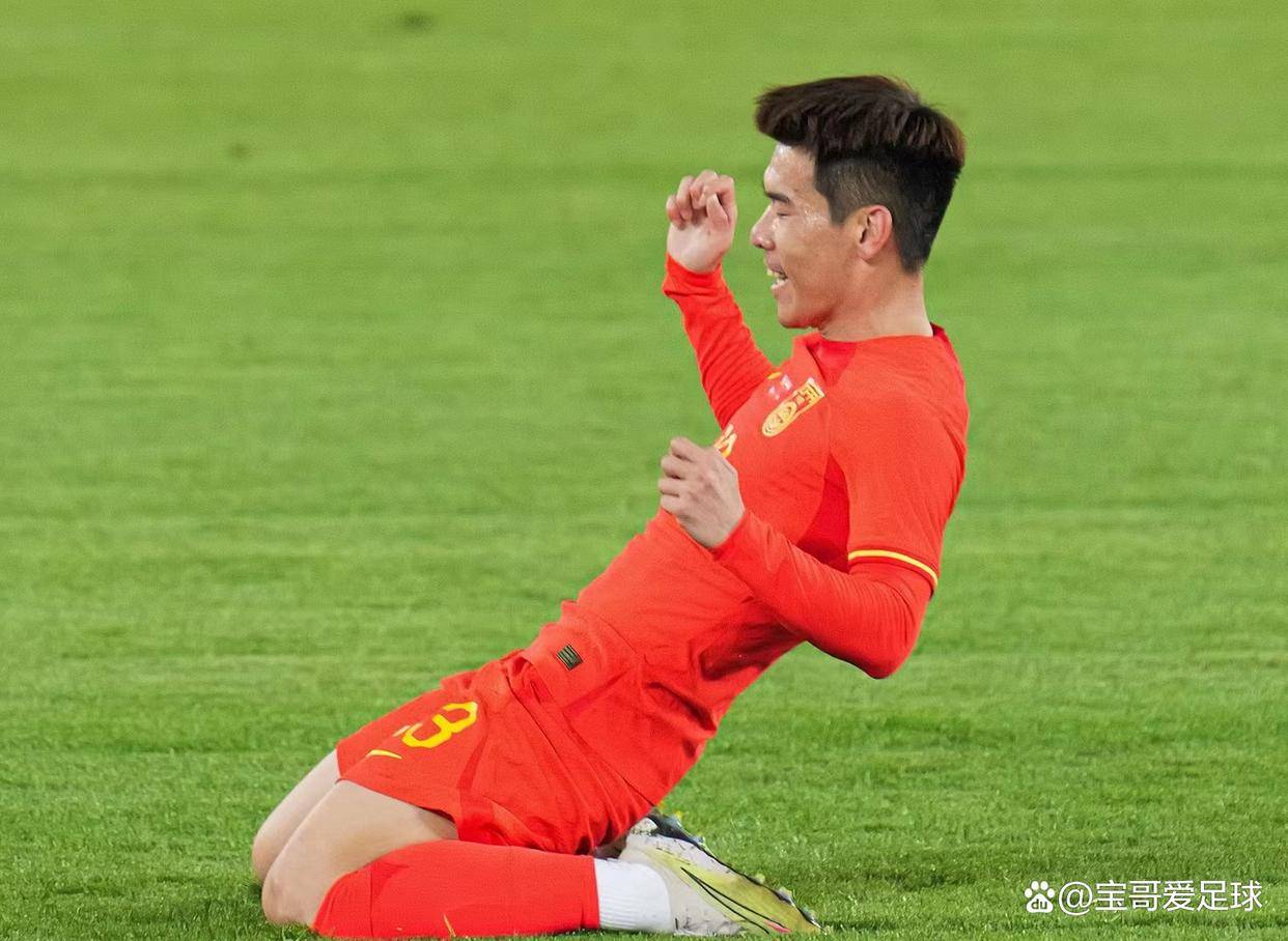 王秋明替补建功,武磊离谱停球后又绝杀,国足热身赛2:0胜越南