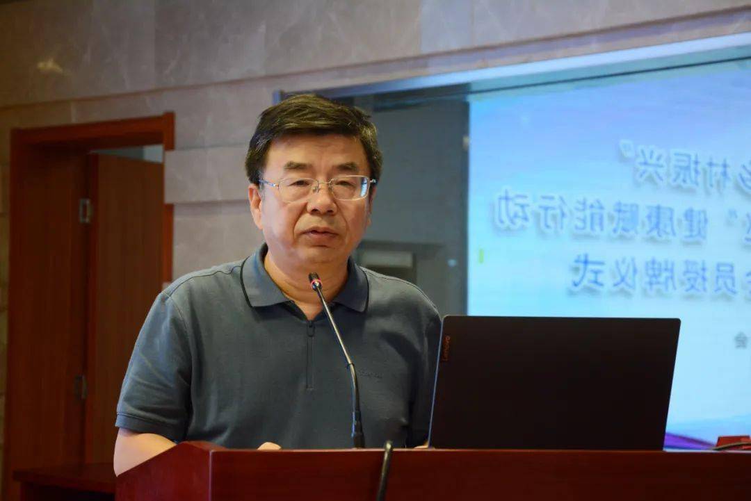 山东省疼痛医学会专家刘玉光,姜剑军分别就"如何做一名优秀的医生"和"