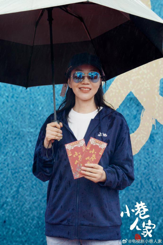 演员闫妮,郭晓东,关晓彤,卢昱晓,石云鹏,周洁琼,李倩,张瑞涵等剧组演