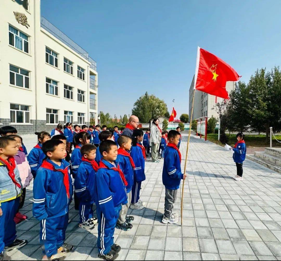 第四小学新惠第二小学实验小学为庆祝中国少年先锋队建队74周年纪念日