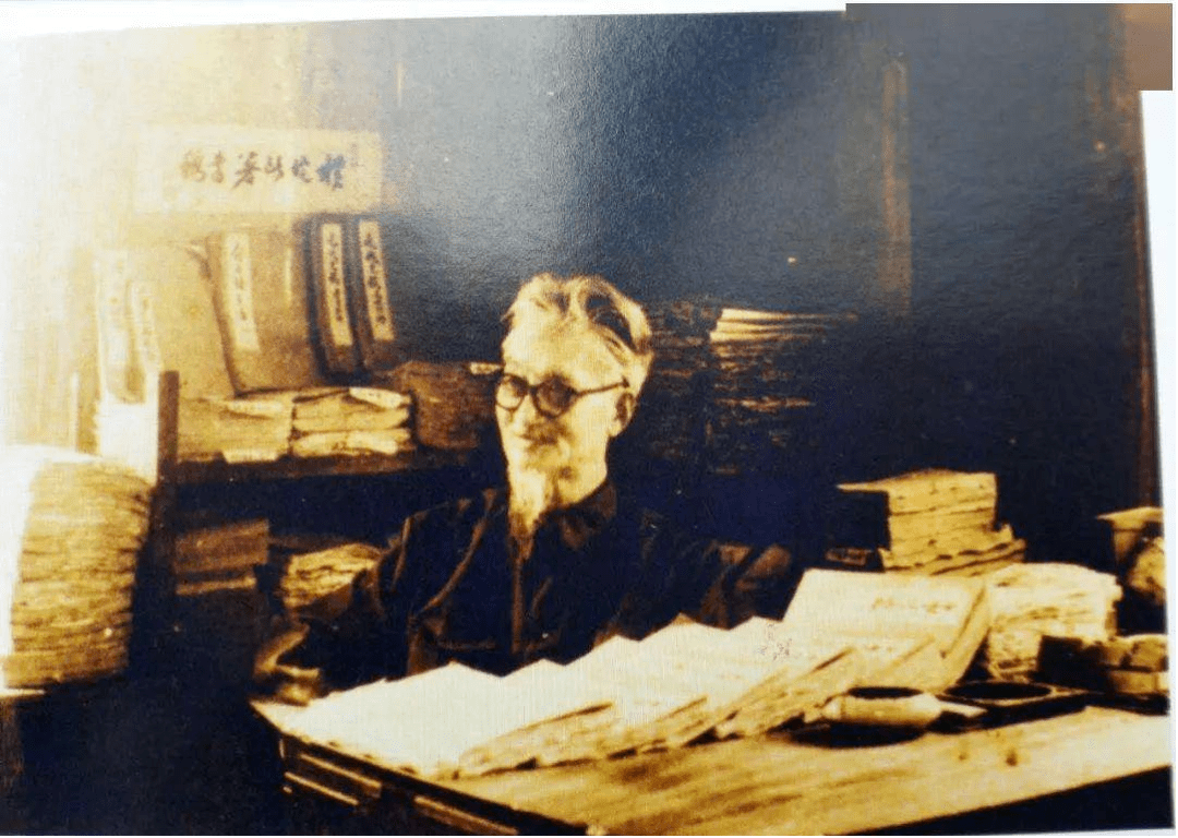 了学习的起点,重新聚焦于那个打开他治史世界的人——朴学大师孙诒让