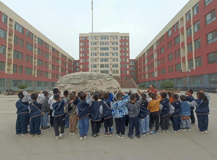 童心寻迹,不负金秋——莘县甘泉路学校"行走的课堂"纪实_活动_校园