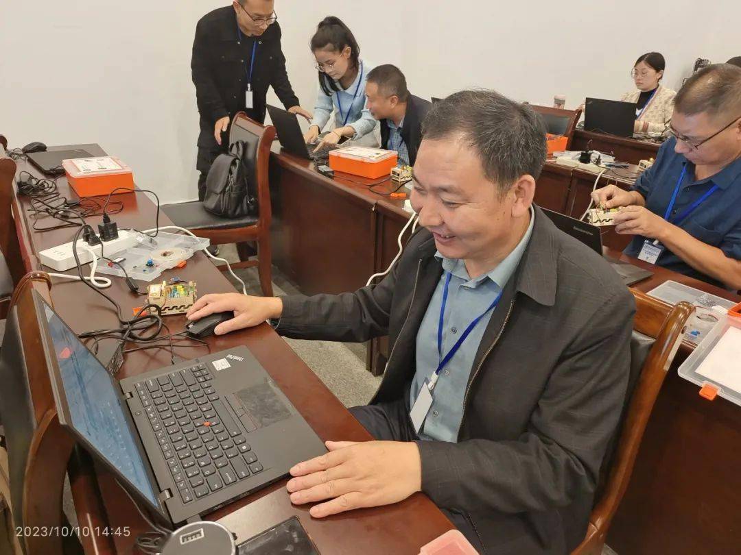 学习培训共成长，融合智慧赴未来——开化县“ 基于新课标的信息科技教学能力”培训