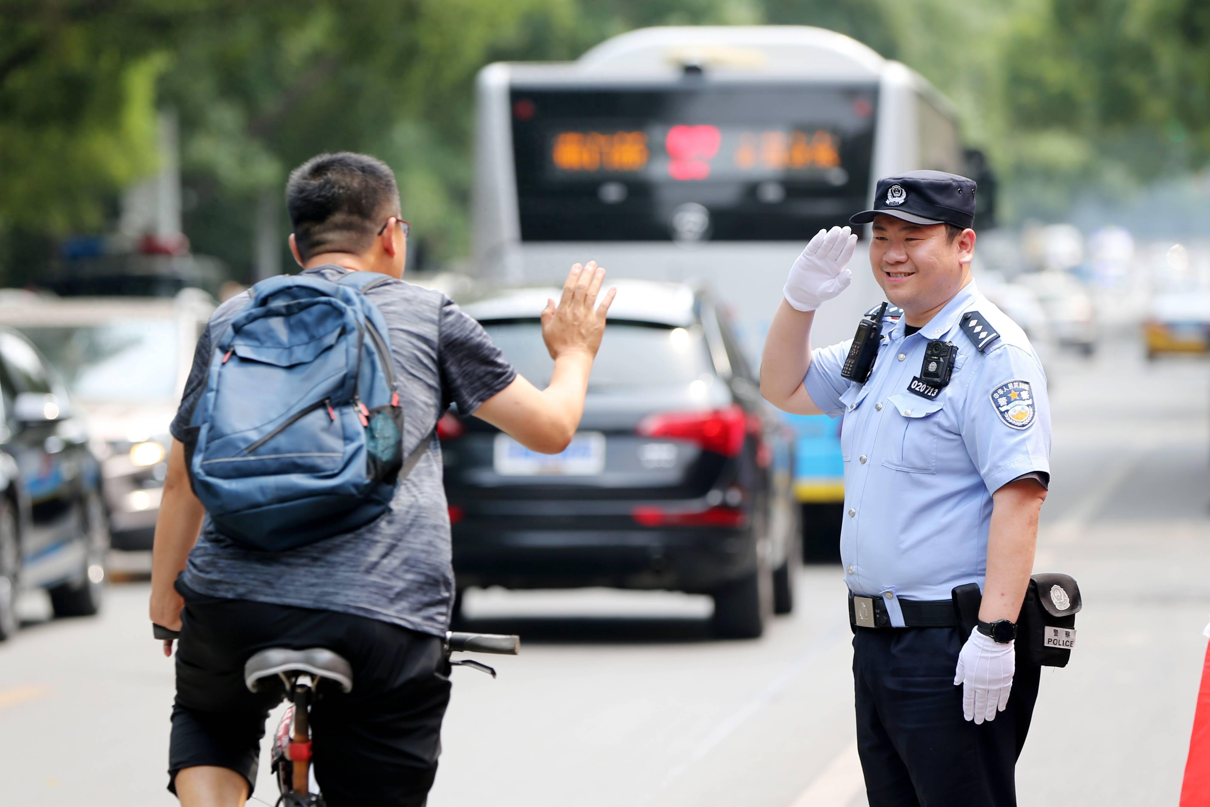 传承英烈精神 铸牢忠诚警魂 侯腾飞:誓做"宝来精神"的火炬手_社区_程